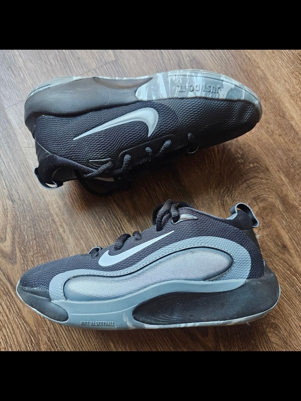 Nike IsoFly GS (Grade School) basketball shoes in the "Black/Cool Grey 1Y